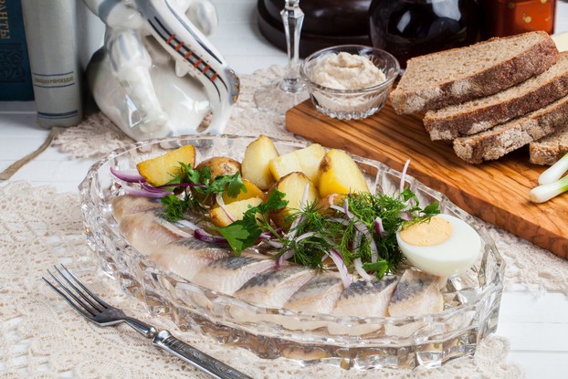 Ресторан «Мари Vanna», Санкт-Петербург: Олюторская сельдь с печеным картофелем и ялтинским луком